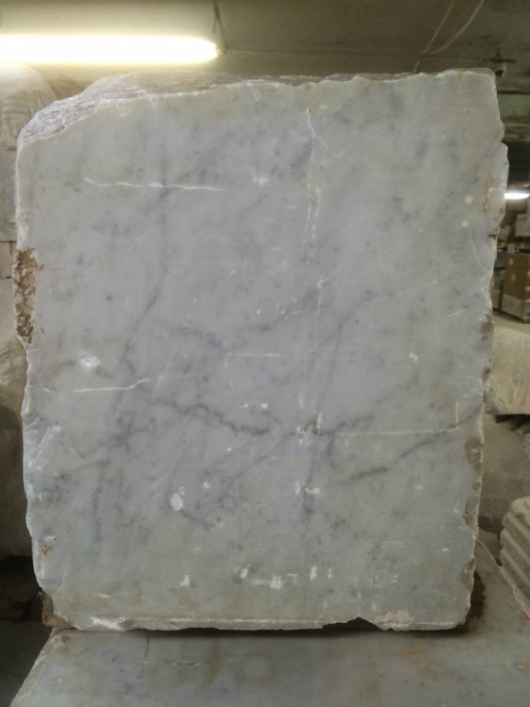 670lb Carrara Bianco blue/gray 21x21x17 #341015